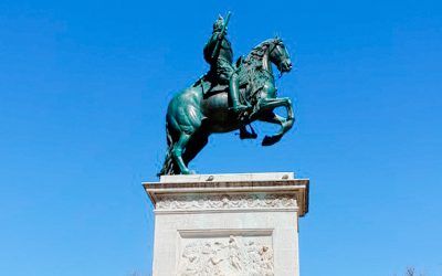 Estatua de Felipe IV «de los cuatro genios». Texto de Basilides Manso